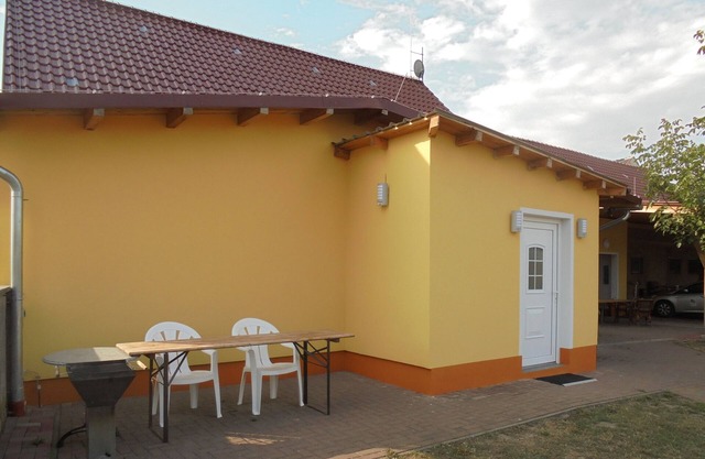 Apartment Hildegard modern furnished and close to the recreation area Kiebitz See