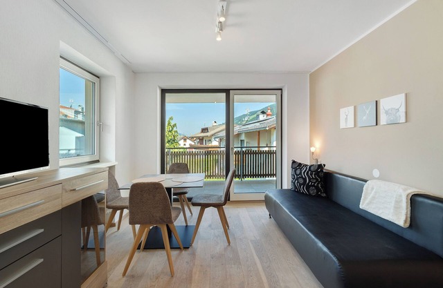 Apartment "Hofer Barbara" with Mountain View, Wi-Fi, Balcony and Garden