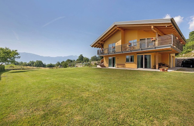 Apartment 'Il Biancospino' with Mountain View, Private Garden and Wi-Fi