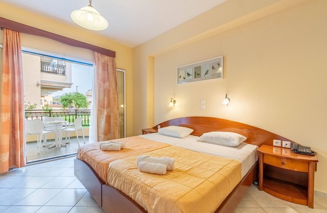 Apartment In A Hotel 'Kosmos Studio 4' with Shared Terrace, Wi-Fi and Air Conditioning