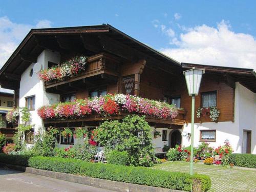 Apartment in Fügen with parking space