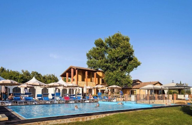 Apartment in Magliano with shower