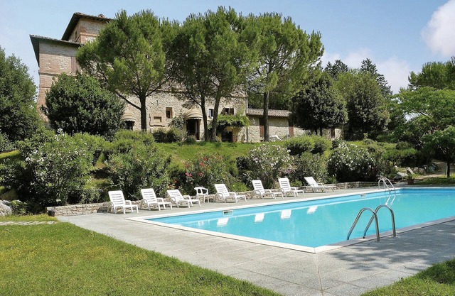 Apartment in Mantignana with terrace