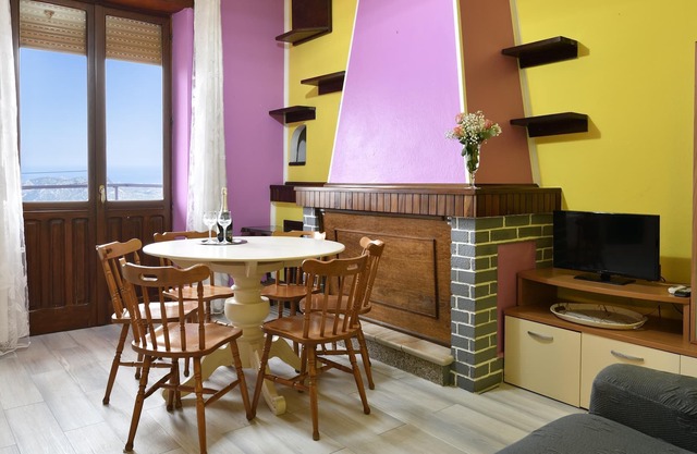 Apartment Giulia with Sea View, Balcony, Shared Terrace & Wi-Fi