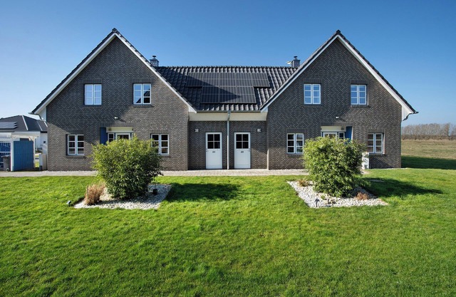 Apartment 'Komfortables Ferienhaus Allee' with Private Terrace, Private Garden and Wi-Fi