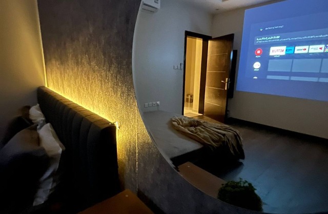 apartment located in areas close to services -supermarkets،cafes،restaurants،sea