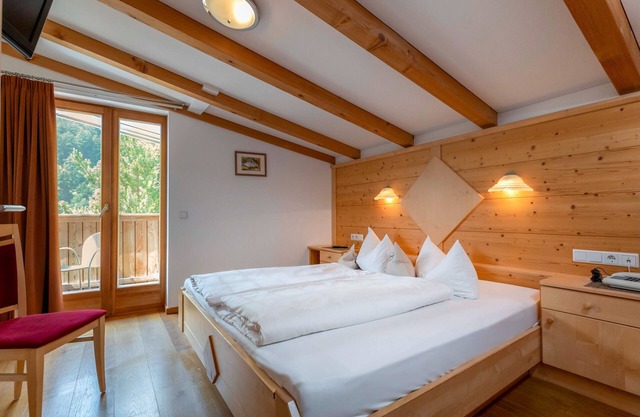 Apartment 'Moriggl Bergecho' with Mountain View, Shared Terrace and Wi-Fi