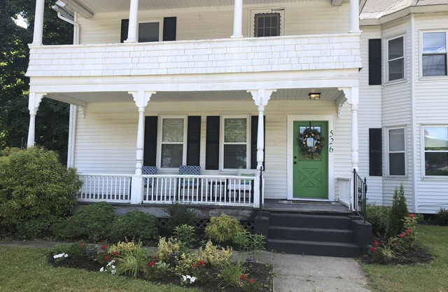 Apartment Newly Remodeled Super Location