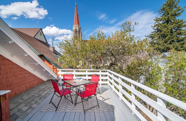 Apartment next to Cathedral in Historic Downtown Helena