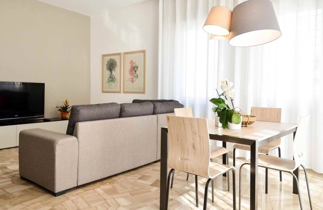 APARTMENT OF SILVIA - fully furnished rooms - 2km from the historic center