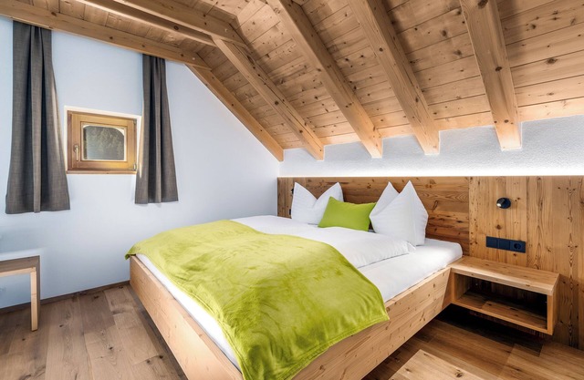 Apartment "Perfila Dolomitenblick" with Mountain View, Shared Garden & Wi-Fi