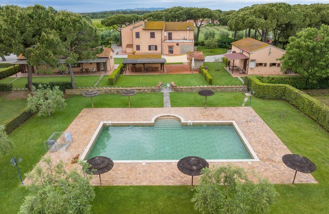 Apartment 'Pino' with Shared Pool, Wi-Fi and Air Conditioning