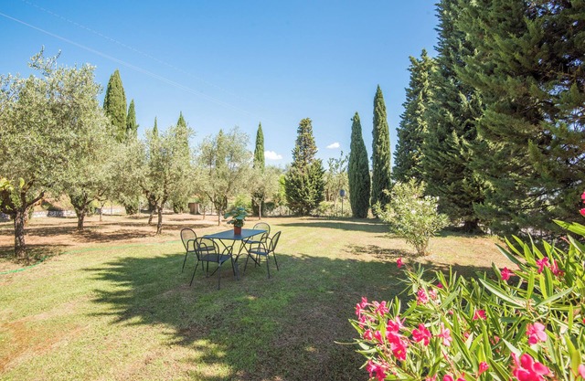 Apartment 'Podere San Lorenzo' with Private Garden and Wi-Fi