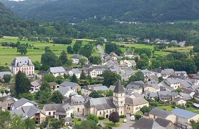 Apartment "Résidence Arriu Mage" with Mountain View, Private Pool & Wi-Fi