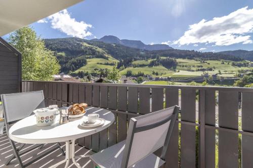Apartment Rohrer - Zirm - Zirbe Cirmolo mit Schloss- und Schourtblick