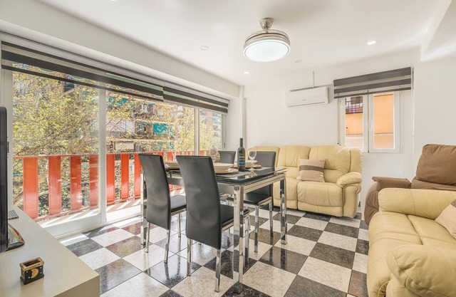 Apartment 'Salazar' with Balcony, Wi-Fi and Air Conditioning