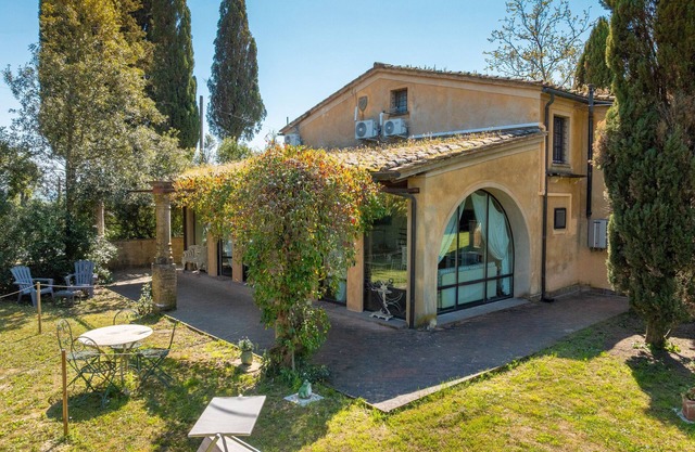 Apartment 'San Giovanni Residence 3 Beppa' with Private Garden, Wi-Fi and Air Conditioning