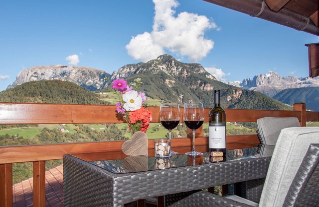 Apartment 'Schlern Heigler Hof' with Mountain View, Shared Terrace and Wi-Fi