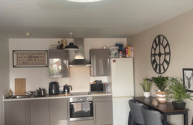 Apartment Sleeps 4 With Free Parking