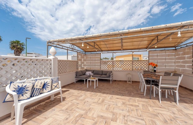 Apartment 'Stonehouse Oasis' with Private Terrace, Wi-Fi and Air Conditioning