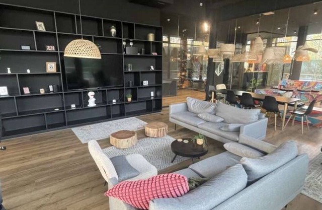 Apartment 'Suite In Tempelhof' with Shared Terrace, Wi-Fi and Air Conditioning