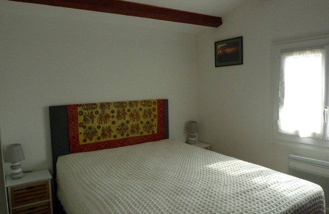 Apartment T2 classified two stars in town center, close to the beaches.
