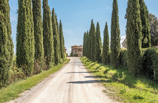 Apartment Torre di Corsanello with Lake View, Garden & Wi-Fi