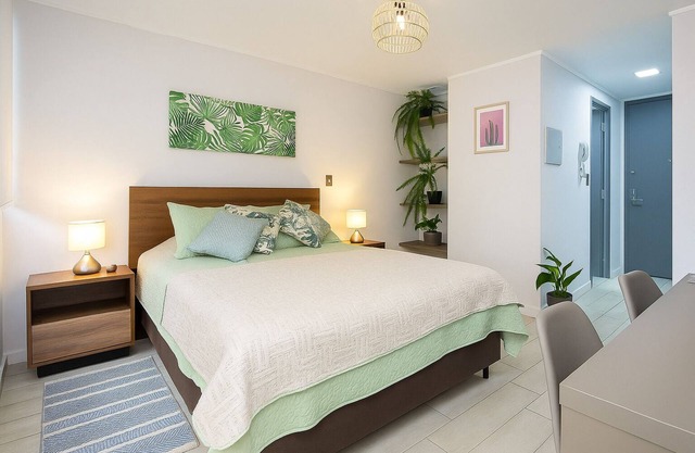 Apartment w/private parking, steps from Teatro Caupolicán and minutes from Movistar.