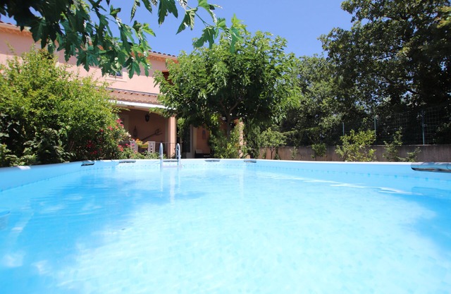 Apartment with garden, view of vineyards and hills.