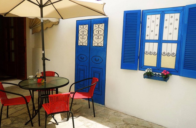 Apartment with backyard