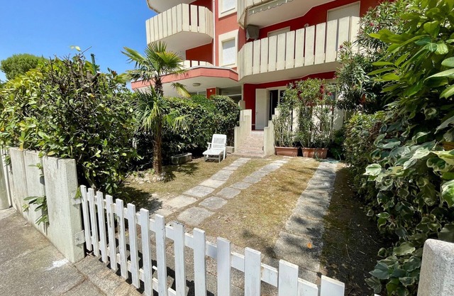 Apartment with garden and pool