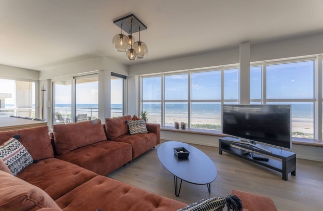 Apartment with panoramic sea view in De Panne