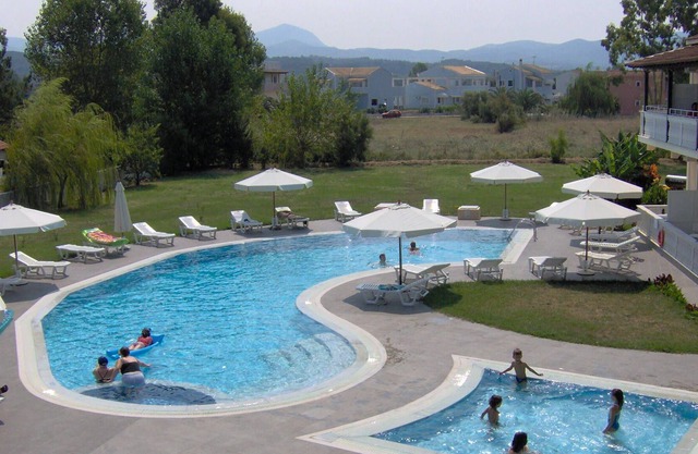 Apartment with pool - 5 min from the beach!