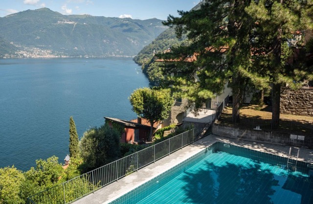 Apartment with pool and park! Lake View!