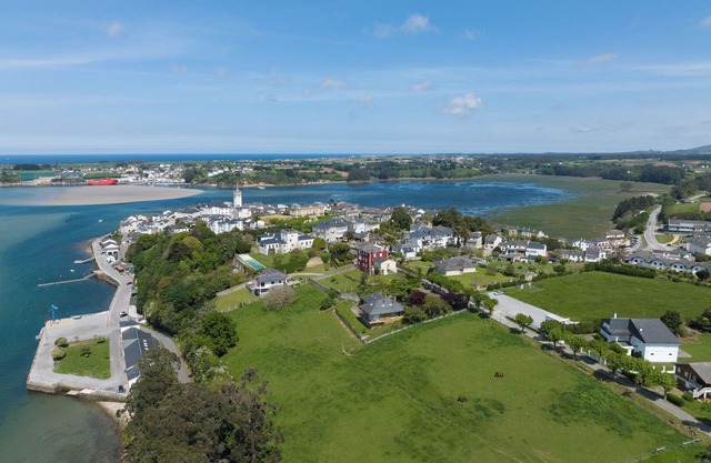 Apartment with private garden and sea views on the coast of Asturias