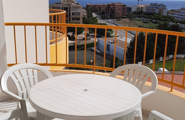 Apartment with sea view 10 minutes walk from the beach with swimming pool