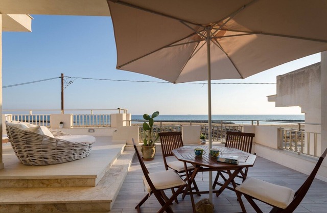 Apartment with terrace, sea view, directly on the sandy beach, wifi, max. 4 pers.