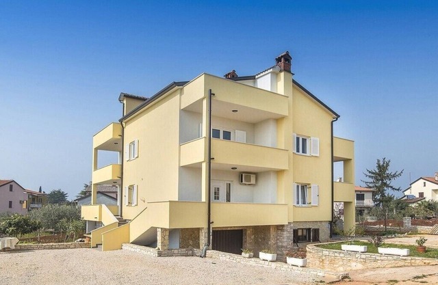 Apartments Graciella, (14129), Lovrečica, Croatia