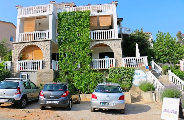 Apartments Slavica, (12922), Omišalj, hr
