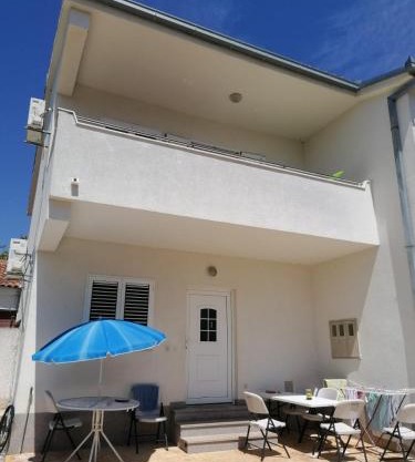 Apartments with a parking space Vinisce, Trogir - 16439
