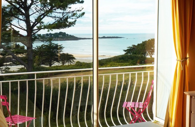 App. Les Roches d'Argent-Sea View, Beaches, Heated Indoor Pool.