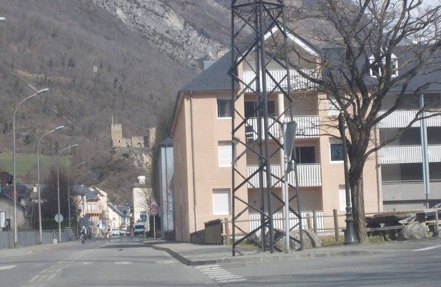 APPART 4/6 2* 400 m from the center TARIF vacances 360 hors V 200 E CURE 540