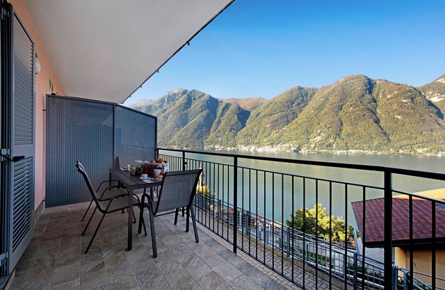 Appartamento "1 Il Tornante" with Lake & Mountain Views, A/C & Balcony