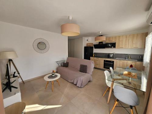 Appartement moderne à Lucciana avec terrasse ensoleillée.