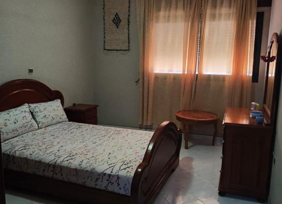 APPARTEMENT PROCHE BUS CTM 90M2 PROPRETE ET HYGIENE IRREPROCHABLE très bien équipé UNE CHAMBRE et 2 SALONS avec couchage seddari