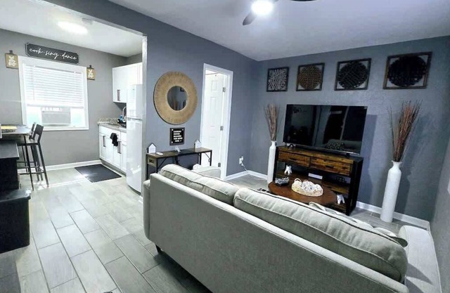 Apt#1 Quiet comfortable place near chemical plants