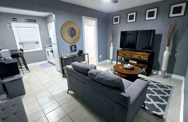 Apt#4 Quiet comfortable place near chemical plants