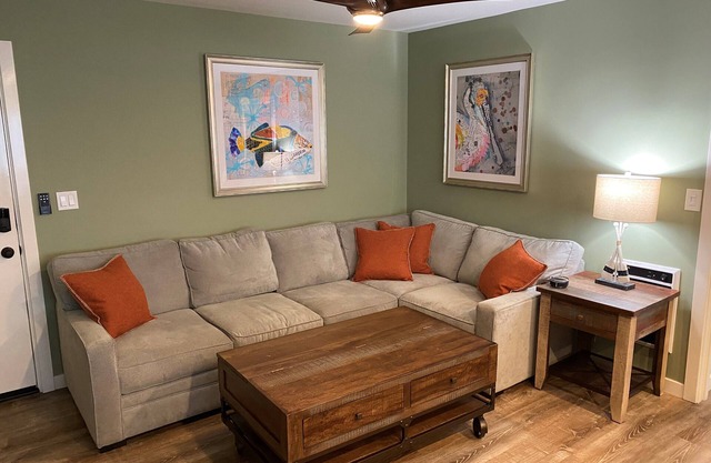 Apt 6: Cozy Beach Apartment Great For Families