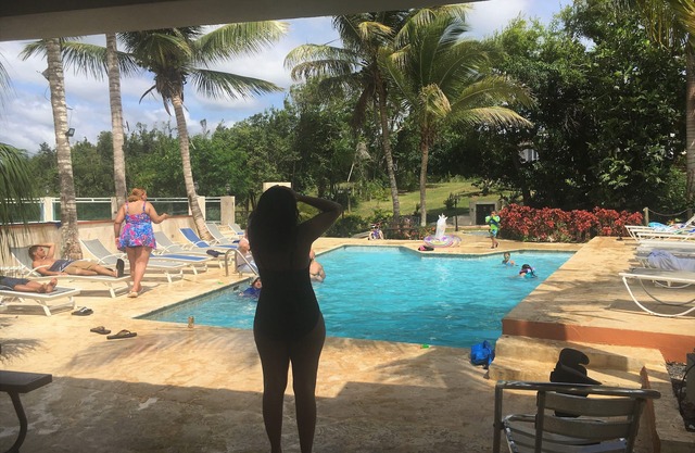 Apt 8, Beautiful Property, pool, Jacuzzi, sports, kids area,10 min to airport