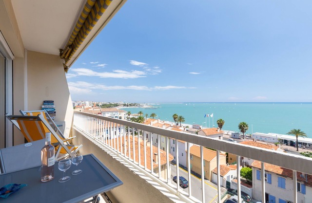 APT FRONT BEACH, TERRACE, ELEVATOR, AIR CONDITIONING, WIFI, FREE PRIVATE PARKING